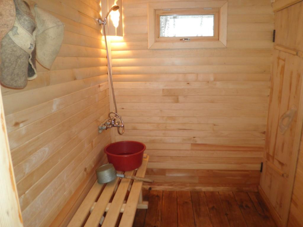 Моечная в бане, деревянный пол