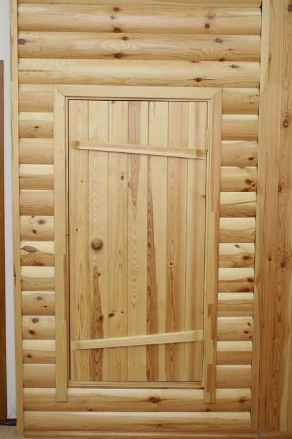 Все же самыми оптимальными для бани являются деревянные двери