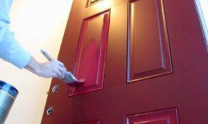 Покраска деревянных дверей